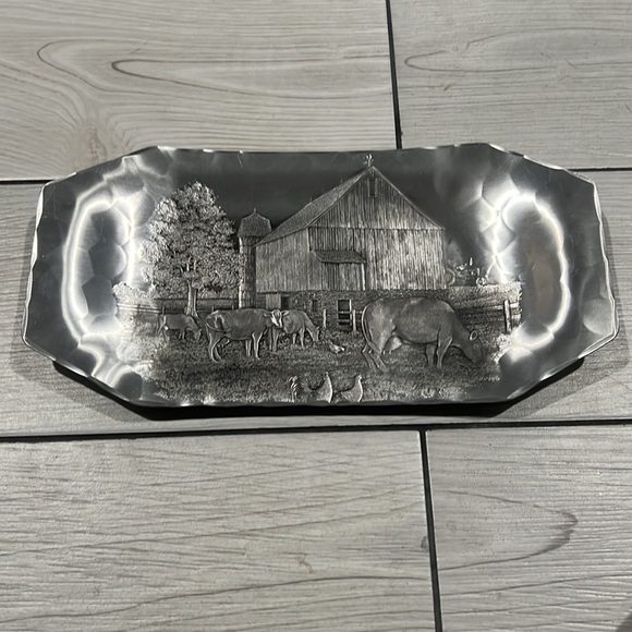 Curved Farm Plate Wendell August Forge - Picture 2 of 7